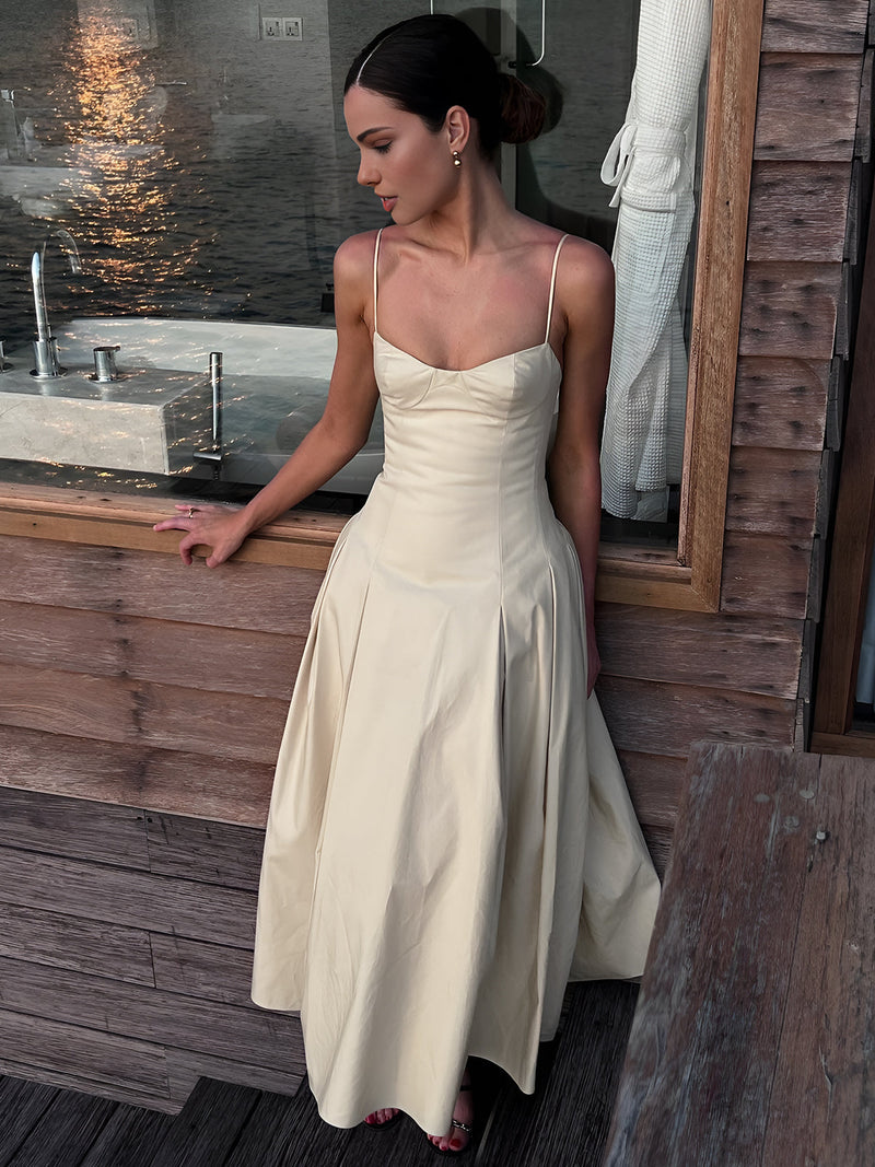Beautifully Crafted Dress in a Classic Style
