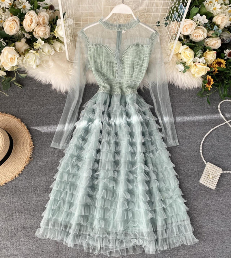 Effortlessly Elegant Dress with a Timeless Design
