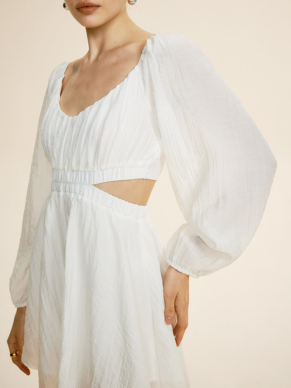 Beautifully Finished Dress in a Timeless Design