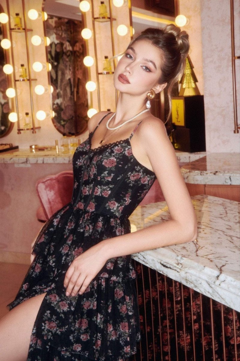 Beautifully Finished Dress in a Timeless Design