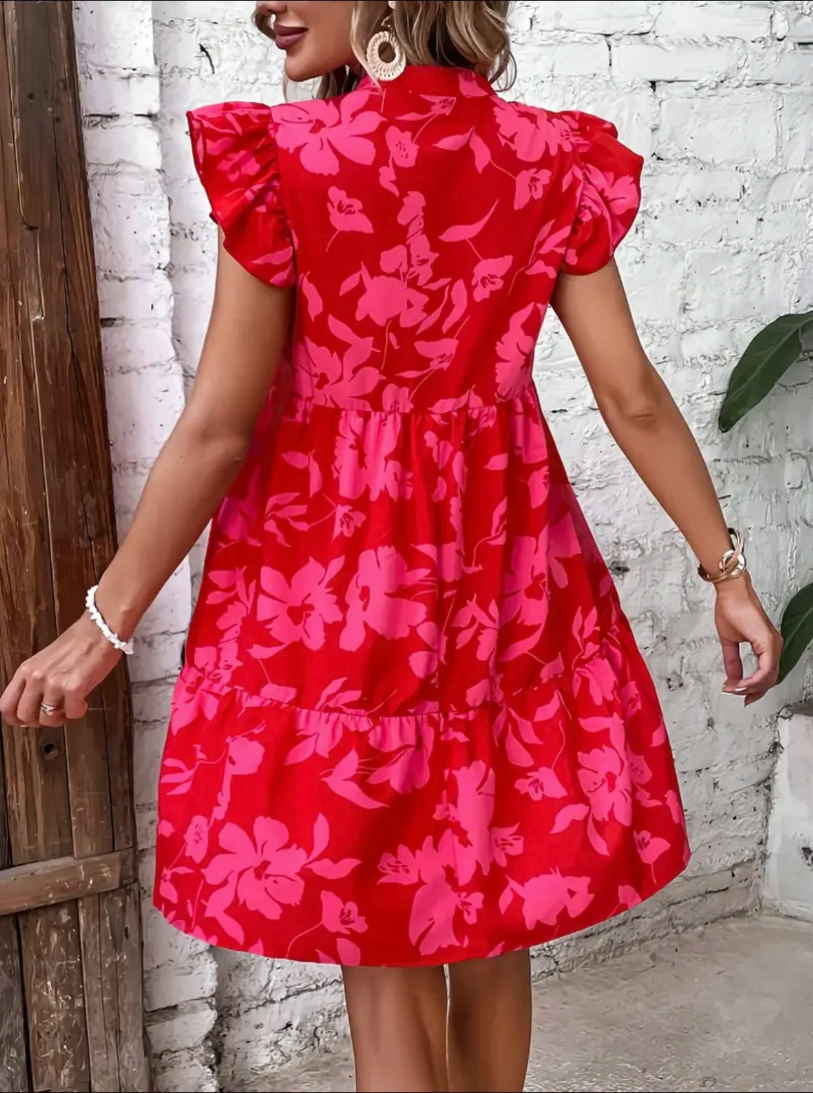 Effortlessly Elegant Dress with a Timeless Design