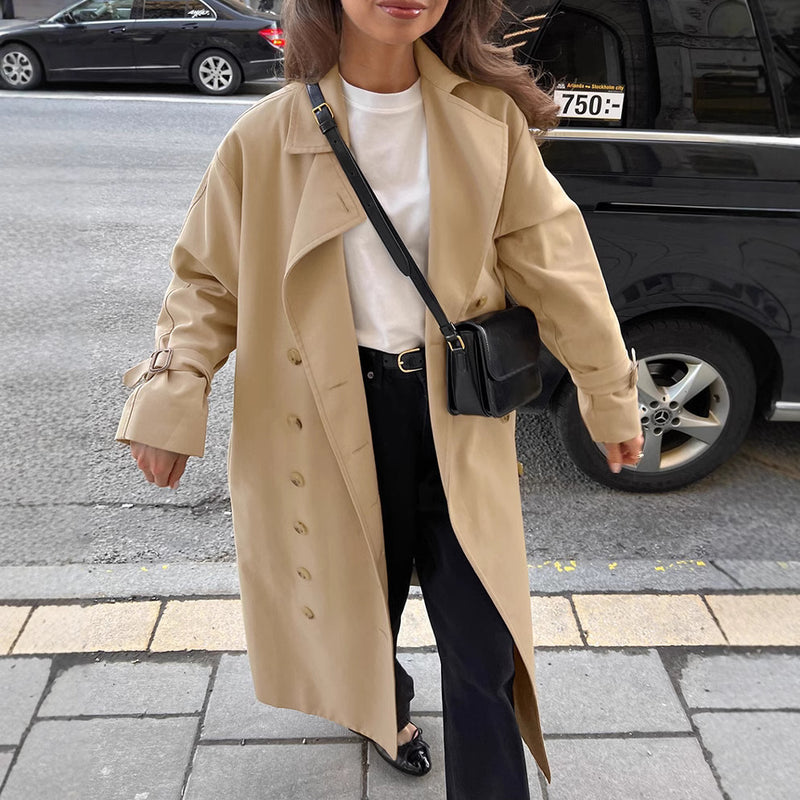 Well Tailored Coat with a Graceful Silhouette