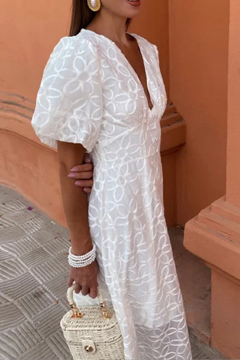 Effortlessly Elegant Dress with a Timeless Design