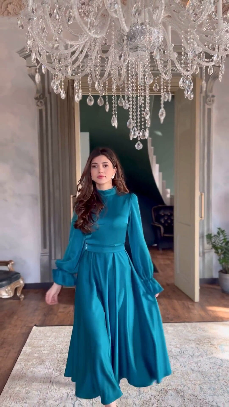 Gracefully Styled Dress for Any Occasion