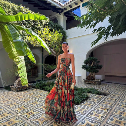 Beautifully Finished Dress in a Timeless Design