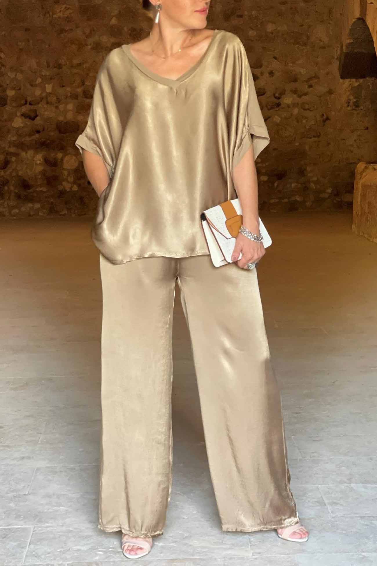 Effortlessly Elegant Garment with a Timeless Design