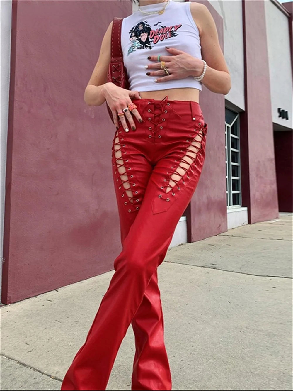 Well Tailored Pants with a Graceful Silhouette