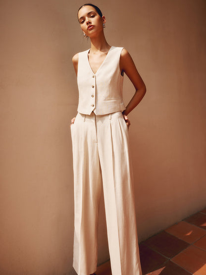 Well Tailored Coat with a Graceful Silhouette