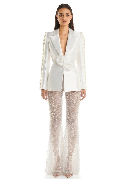 Well Tailored Pants with a Graceful Silhouette