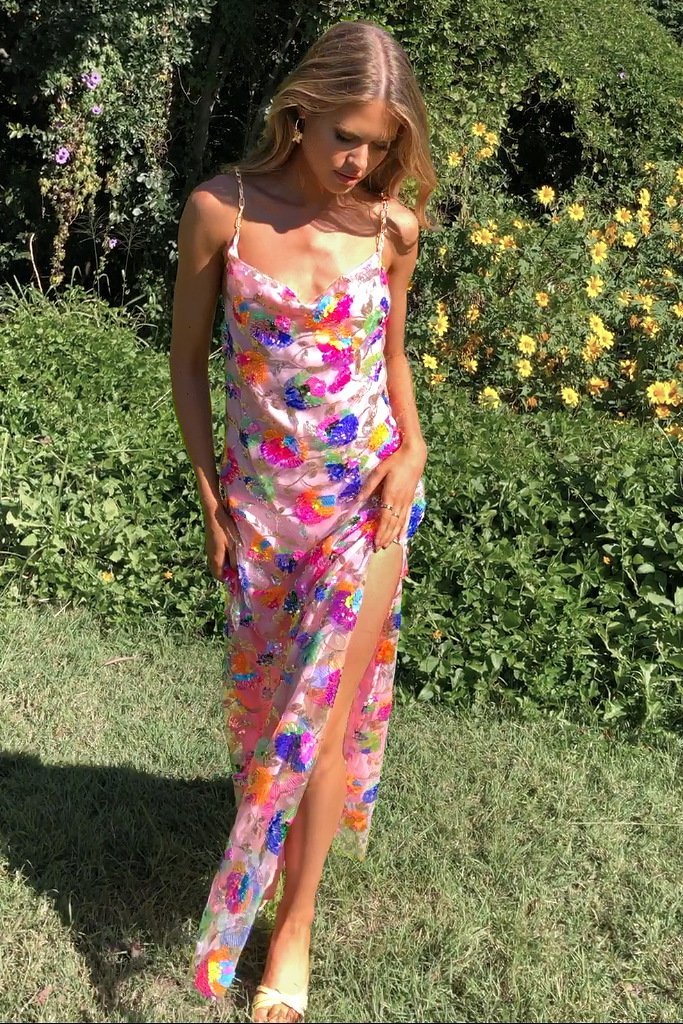 Gracefully Styled Dress for Any Occasion