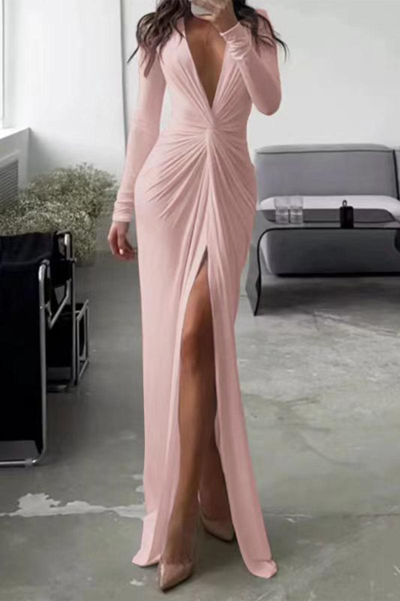 Beautifully Finished Dress in a Timeless Design