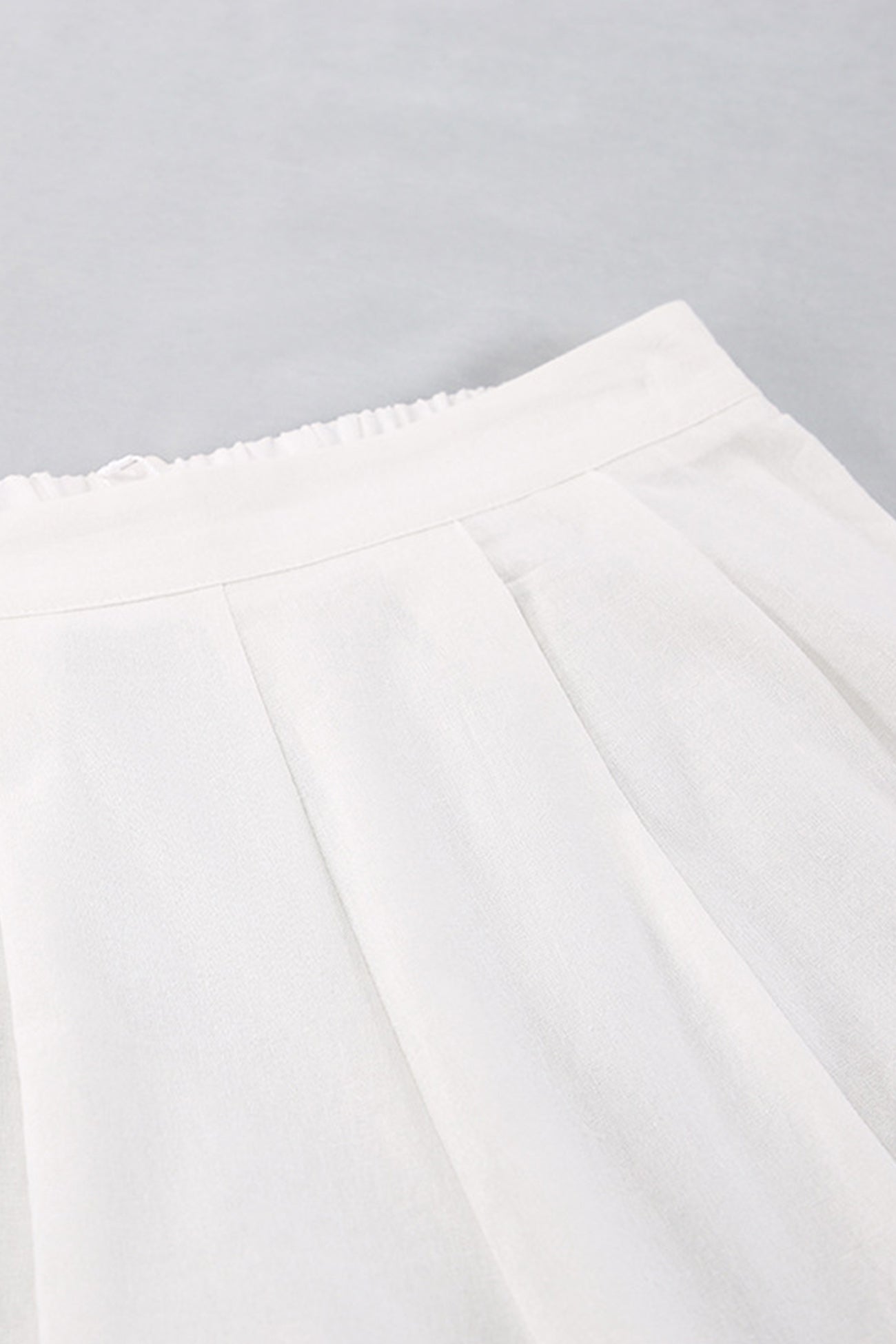 Well Tailored Pants with a Graceful Silhouette