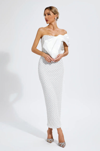 Well Tailored Dress with a Graceful Silhouette
