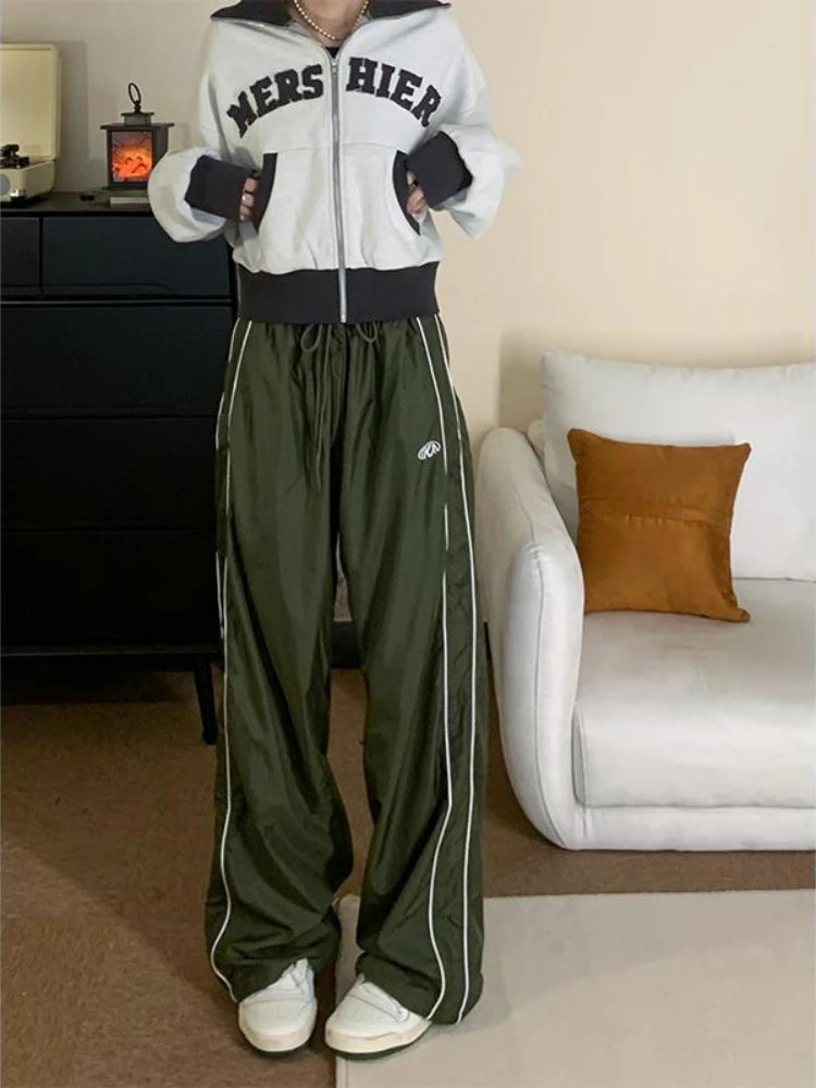 Effortlessly Elegant Pants with a Timeless Design