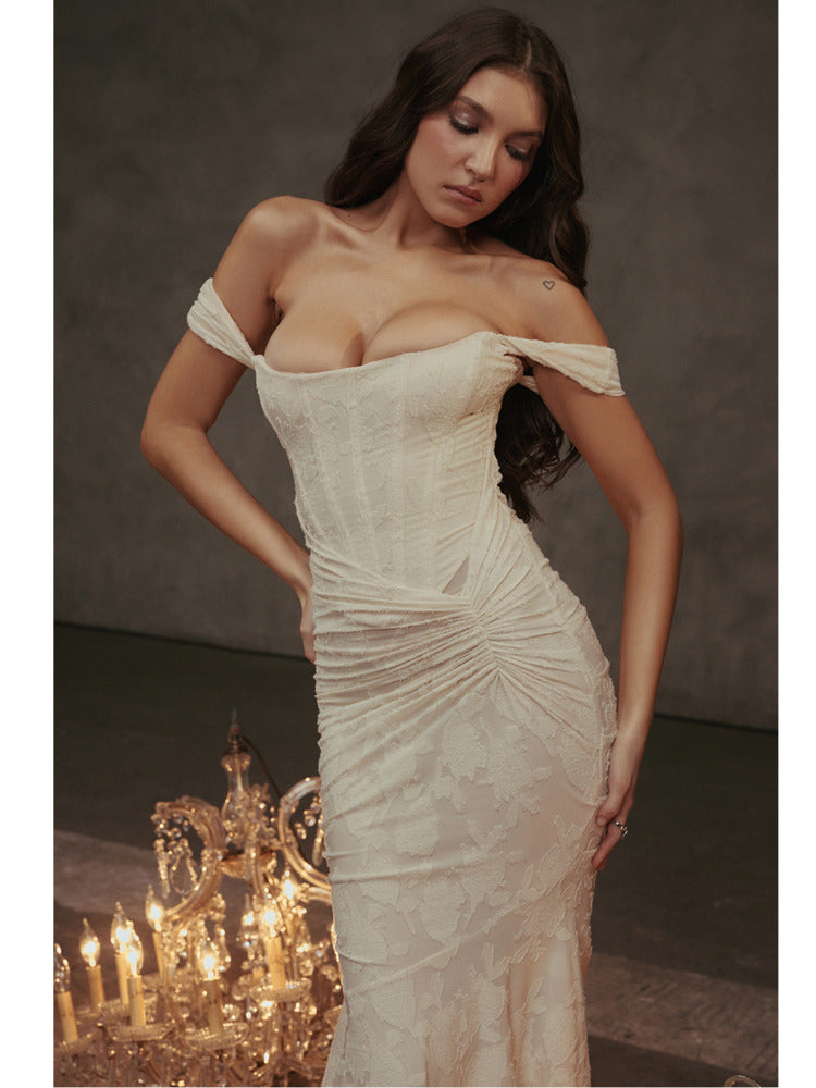 Beautifully Finished Dress in a Timeless Design