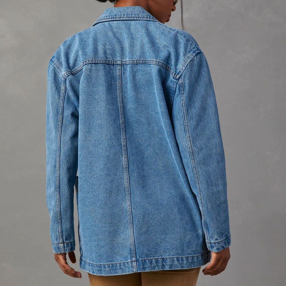 Sophisticated Garment with a Clean Classic Look
