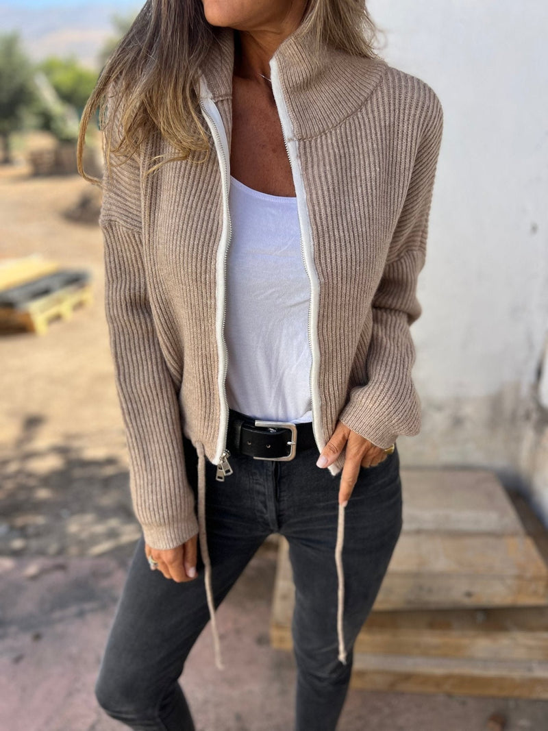 Effortlessly Elegant Cardigan with a Timeless Design