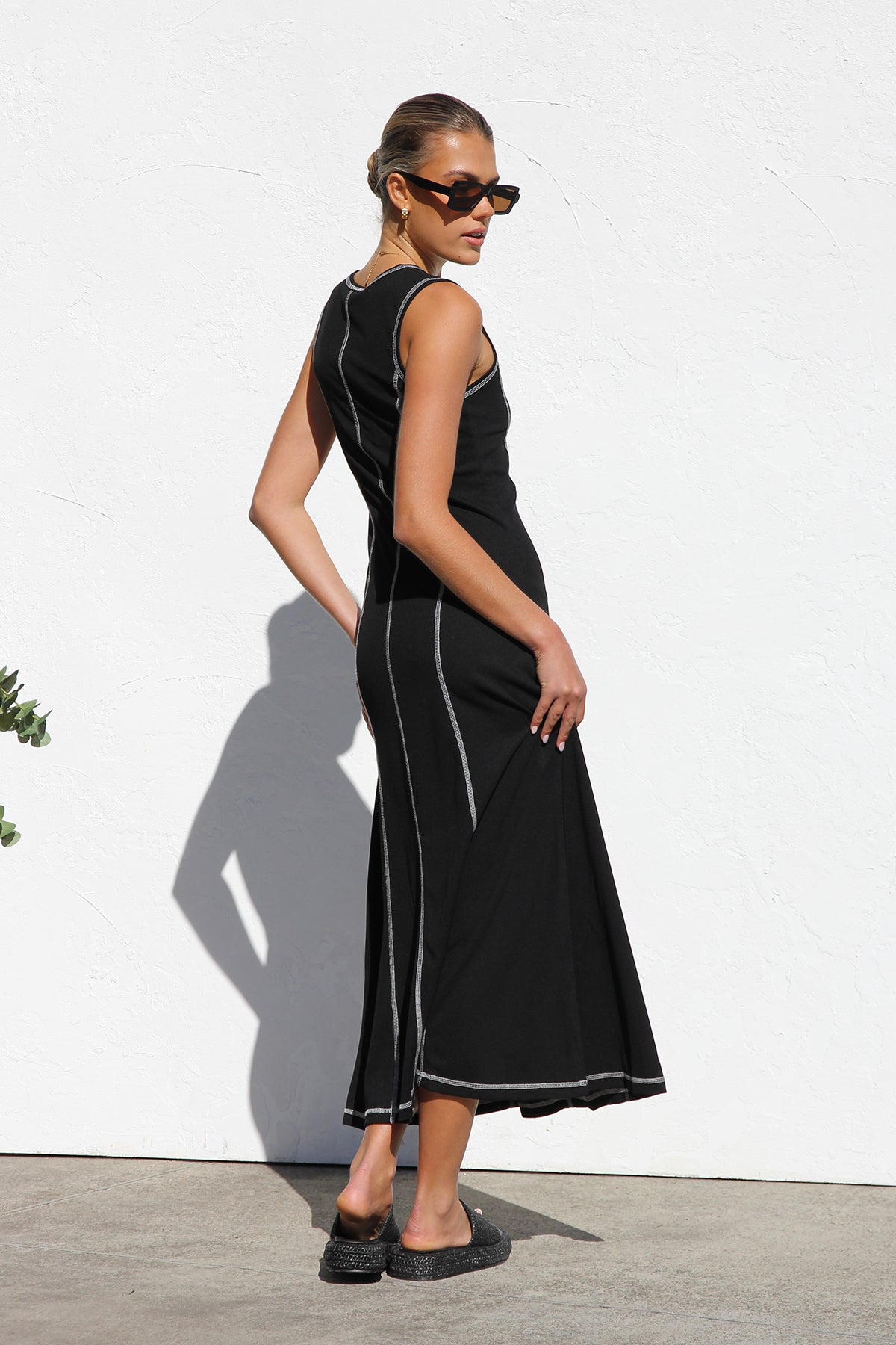 Well Tailored Dress with a Graceful Silhouette