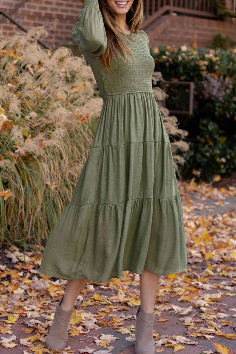 Beautifully Finished Dress in a Timeless Design