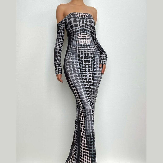 Well Tailored Dress with a Graceful Silhouette