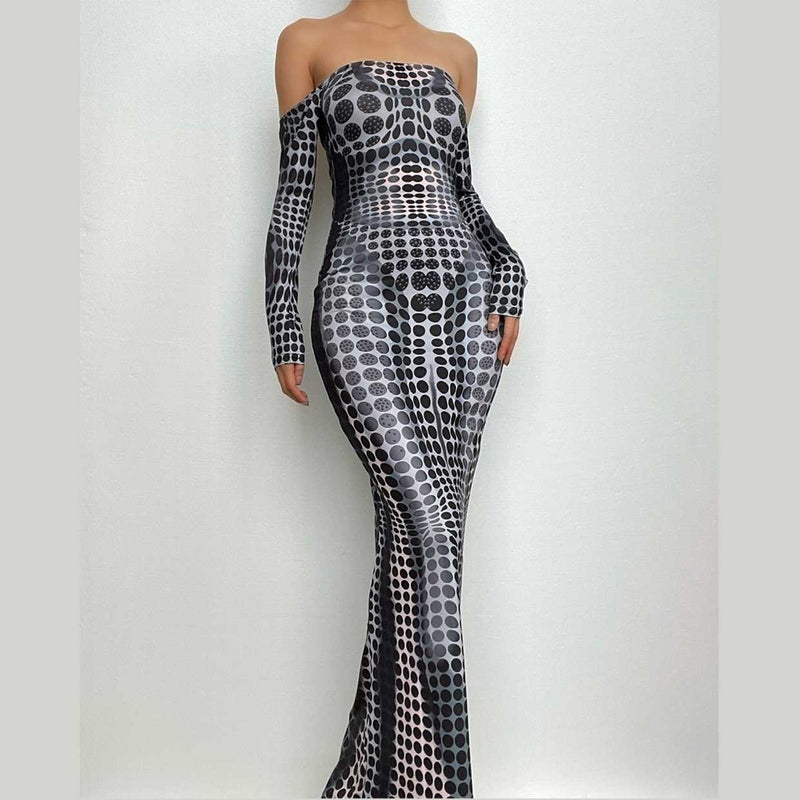 Well Tailored Dress with a Graceful Silhouette