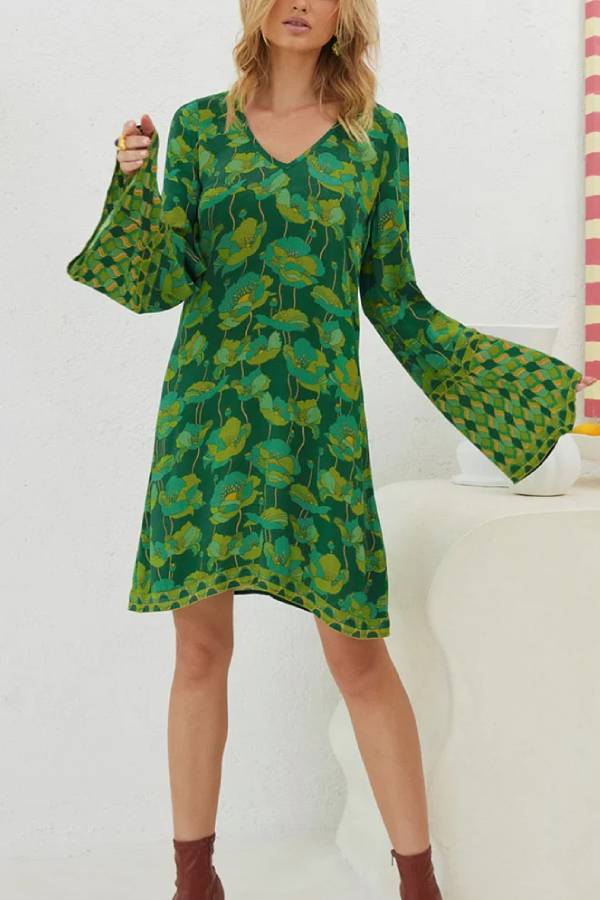 Classic Vintage Dress with a Flattering Fit