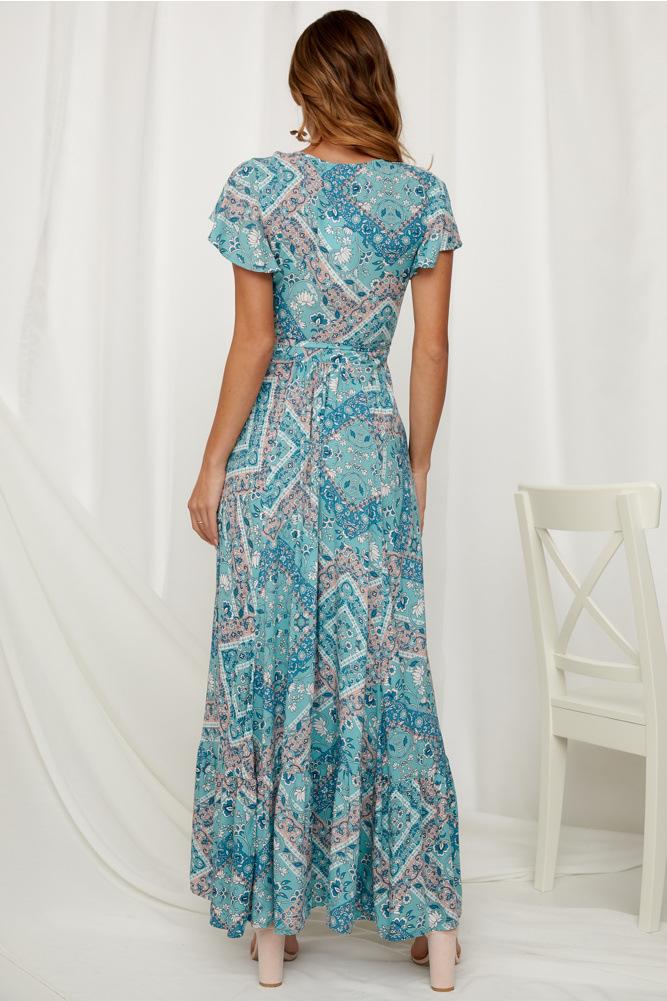Gracefully Styled Dress for Any Occasion