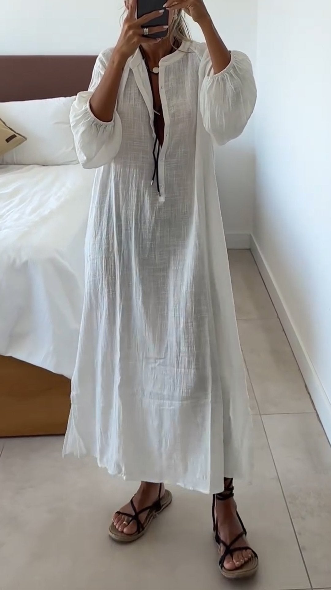 Effortlessly Elegant Dress with a Timeless Design
