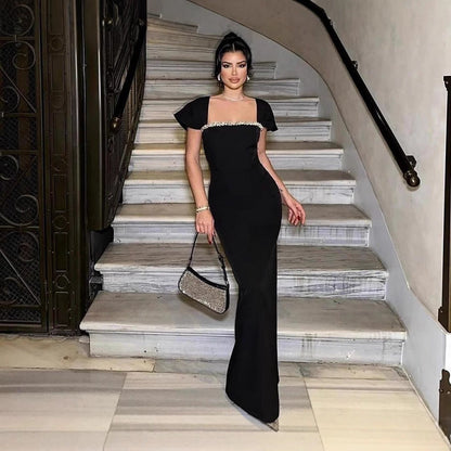 Well Tailored Dress with a Graceful Silhouette