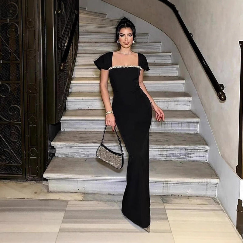 Well Tailored Dress with a Graceful Silhouette