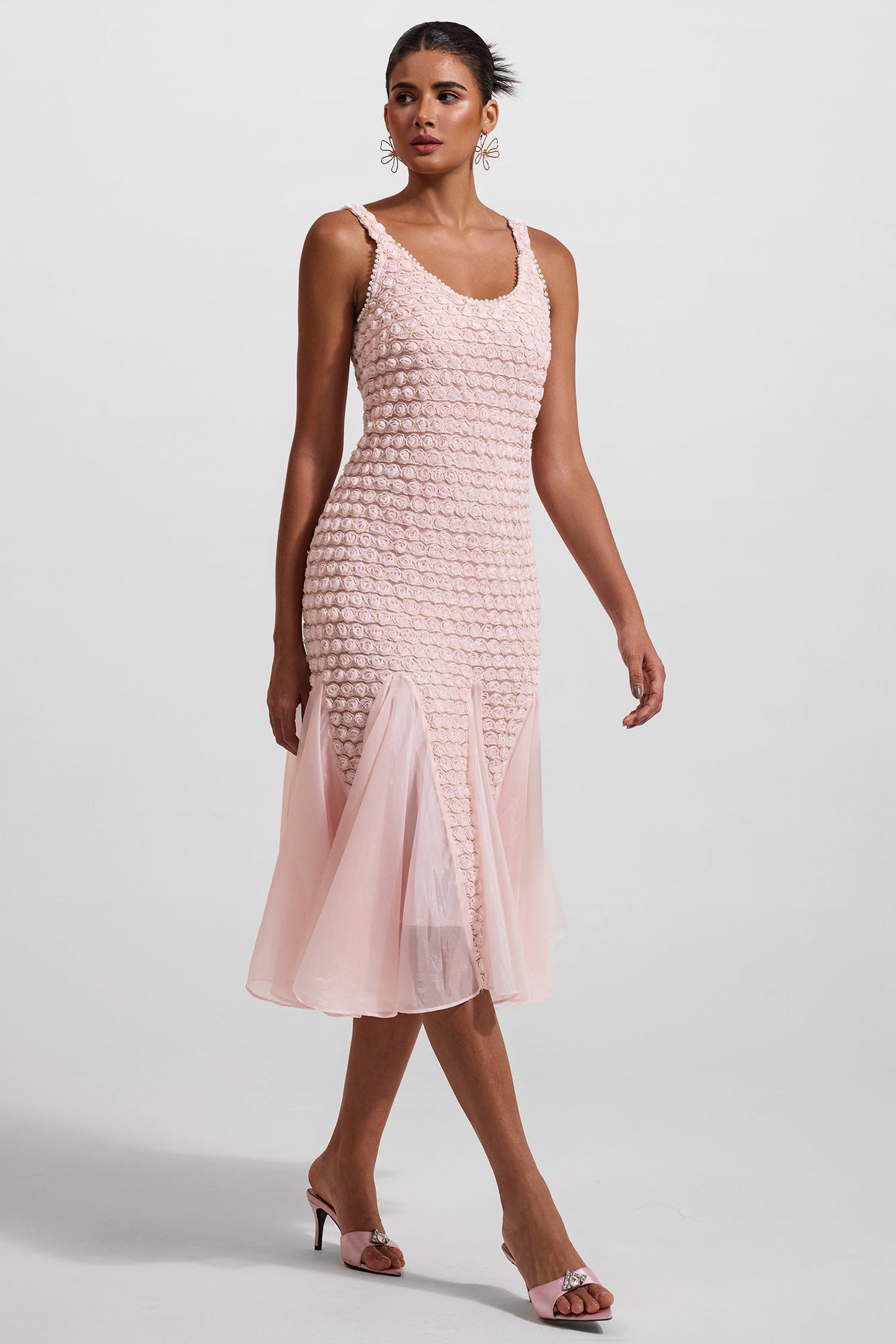 Gracefully Styled Dress for Any Occasion