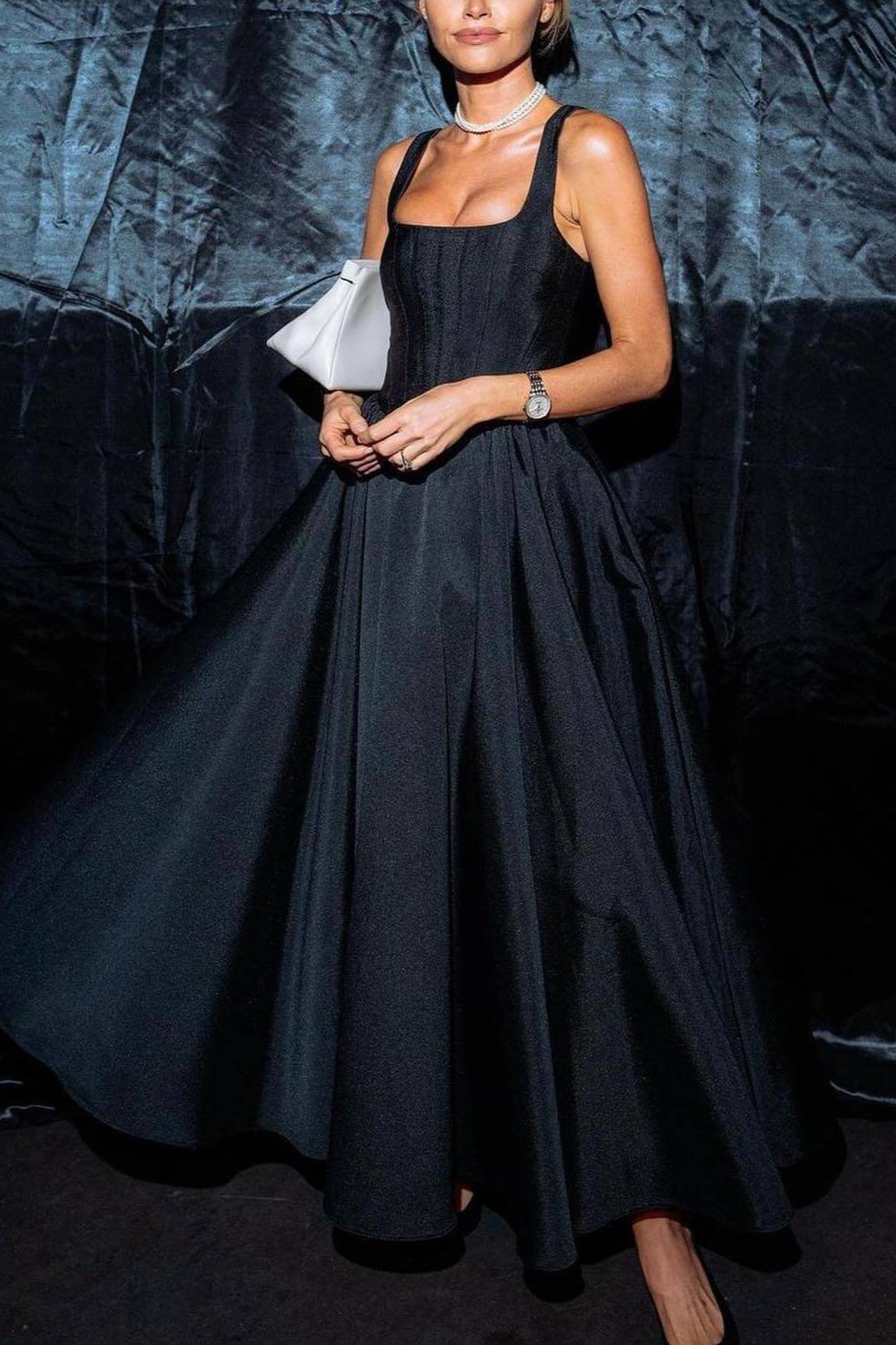 Effortlessly Elegant Dress with a Timeless Design