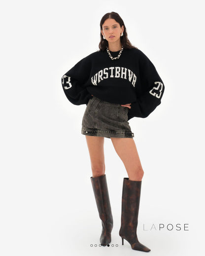 Well Tailored Sweater with a Graceful Silhouette