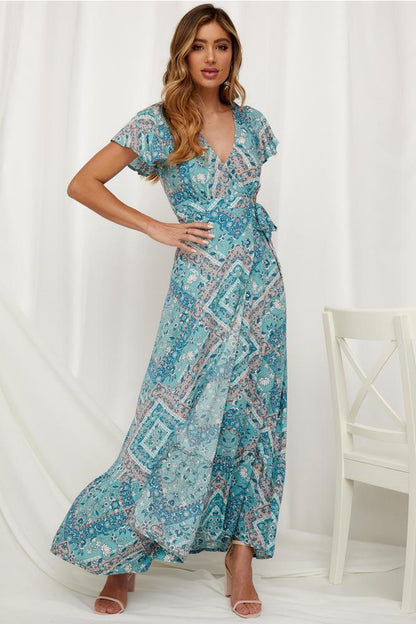 Gracefully Styled Dress for Any Occasion