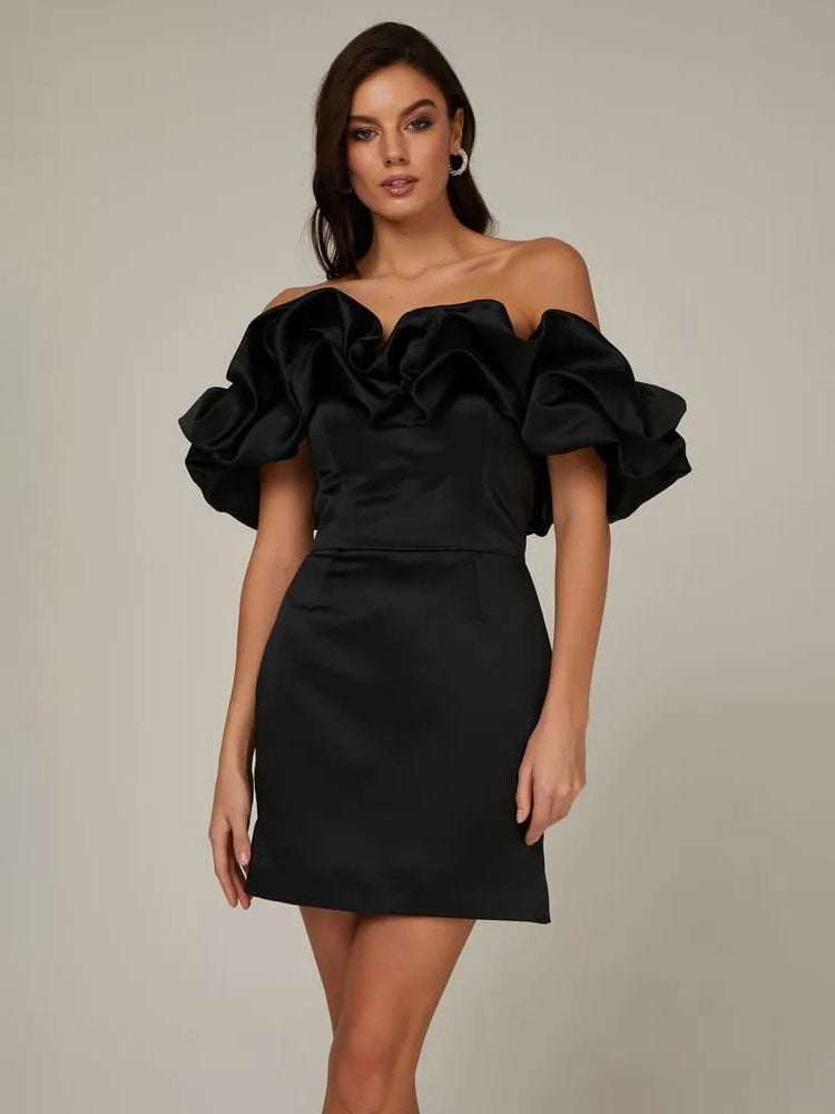 Beautifully Finished Dress in a Timeless Design