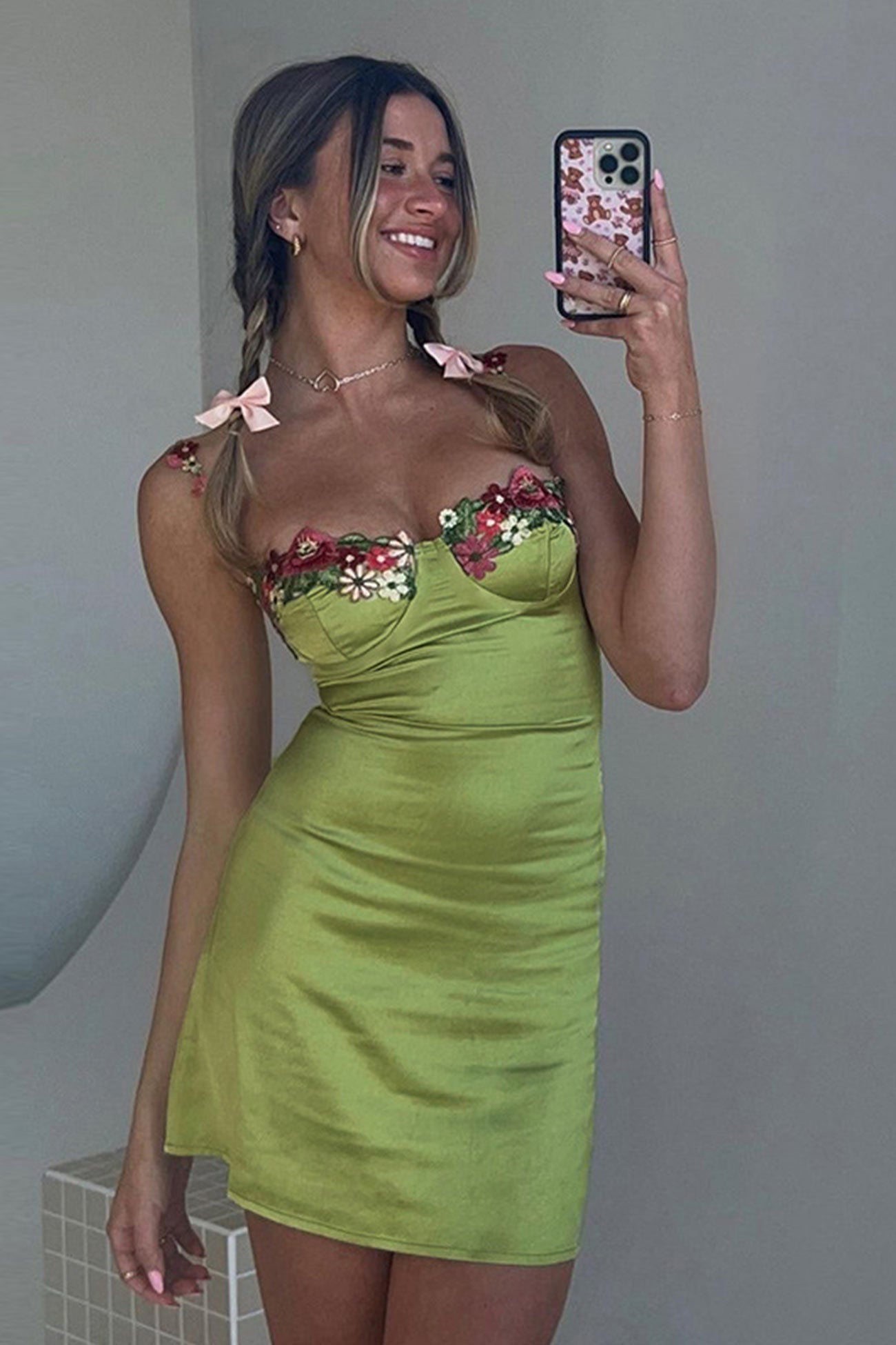 Beautifully Finished Dress in a Timeless Design