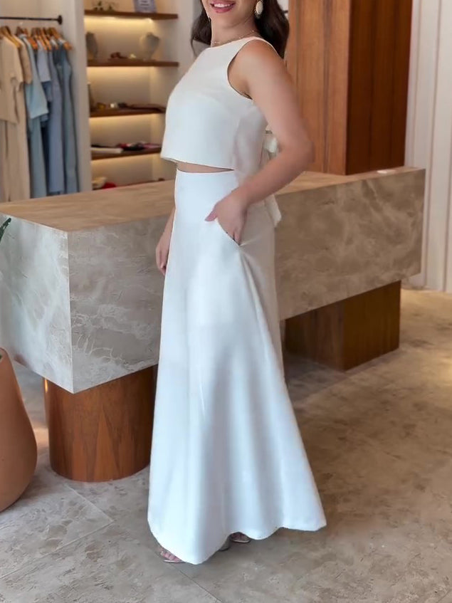 Well Tailored Top with a Graceful Silhouette