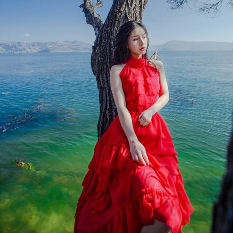 Beautifully Finished Dress in a Timeless Design
