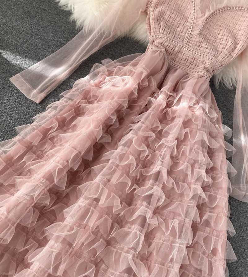 Effortlessly Elegant Dress with a Timeless Design