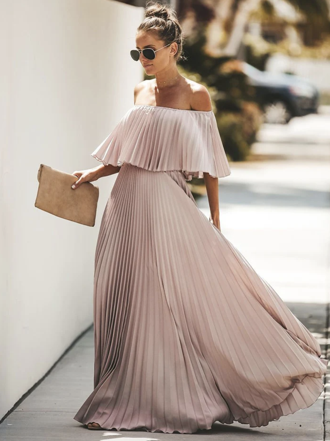 Beautifully Finished Dress in a Timeless Design
