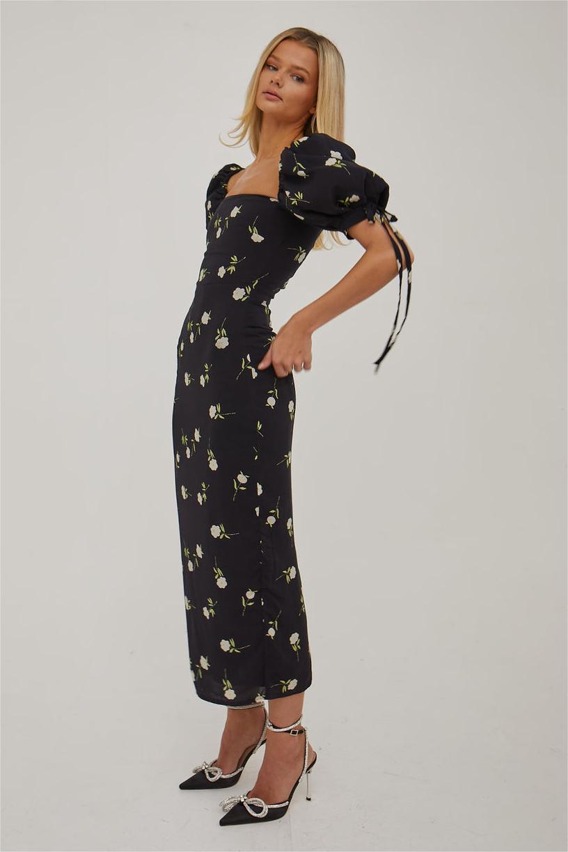 Well Tailored Dress with a Graceful Silhouette