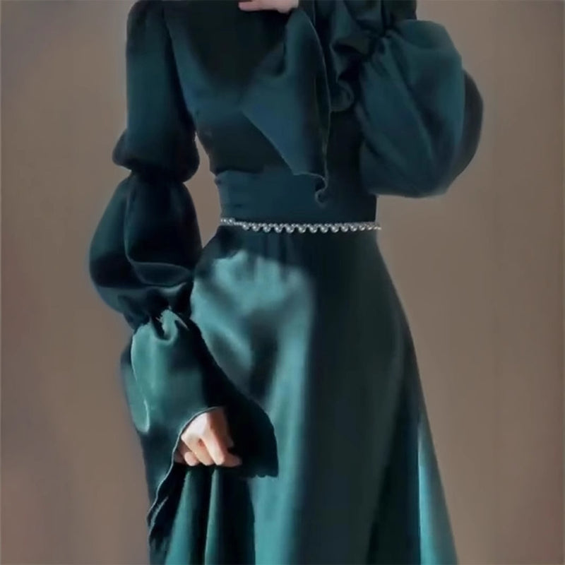 Classic Vintage Dress with a Flattering Fit