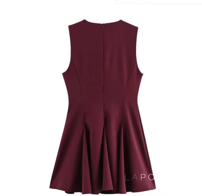 Well Tailored Dress with a Graceful Silhouette