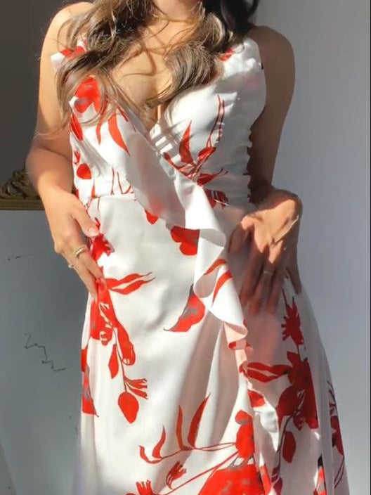 Beautifully Finished Dress in a Timeless Design