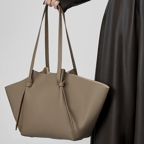 Gracefully Styled Bag for Any Occasion