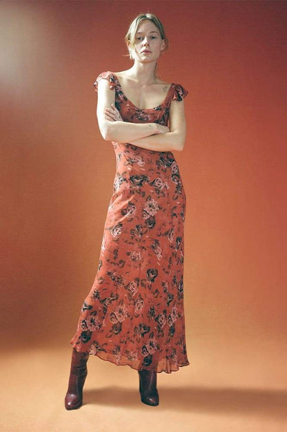 Well Tailored Dress with a Graceful Silhouette