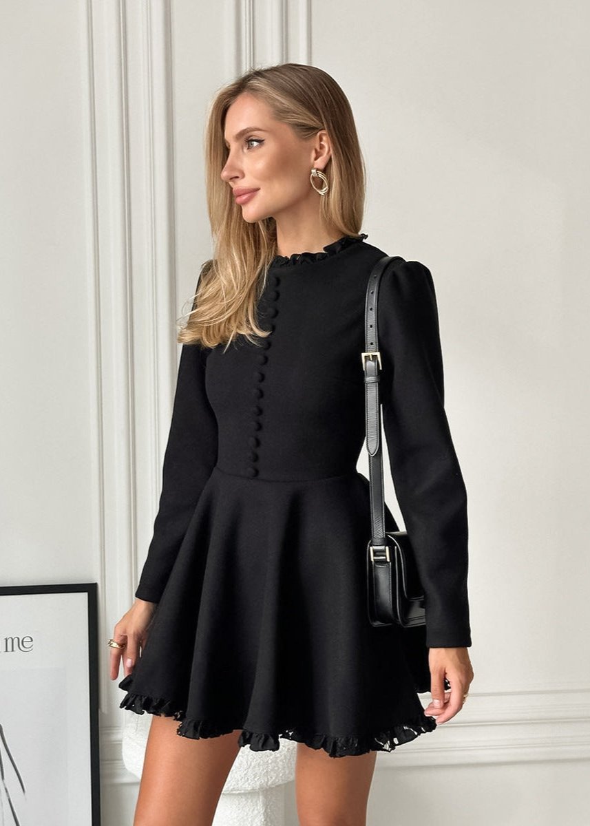 Beautifully Finished Dress in a Timeless Design