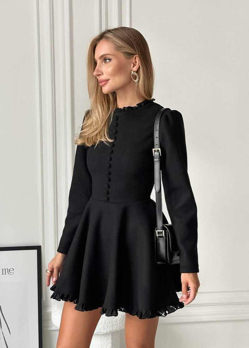 Beautifully Finished Dress in a Timeless Design
