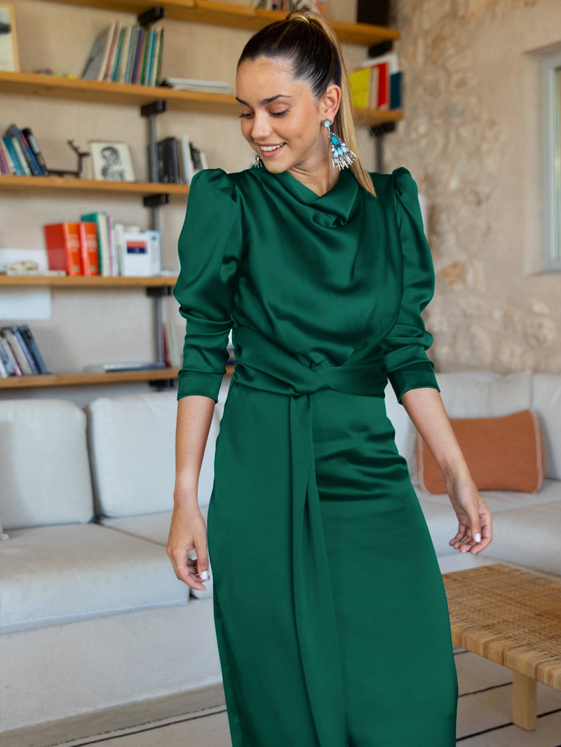 Well Tailored Dress with a Graceful Silhouette