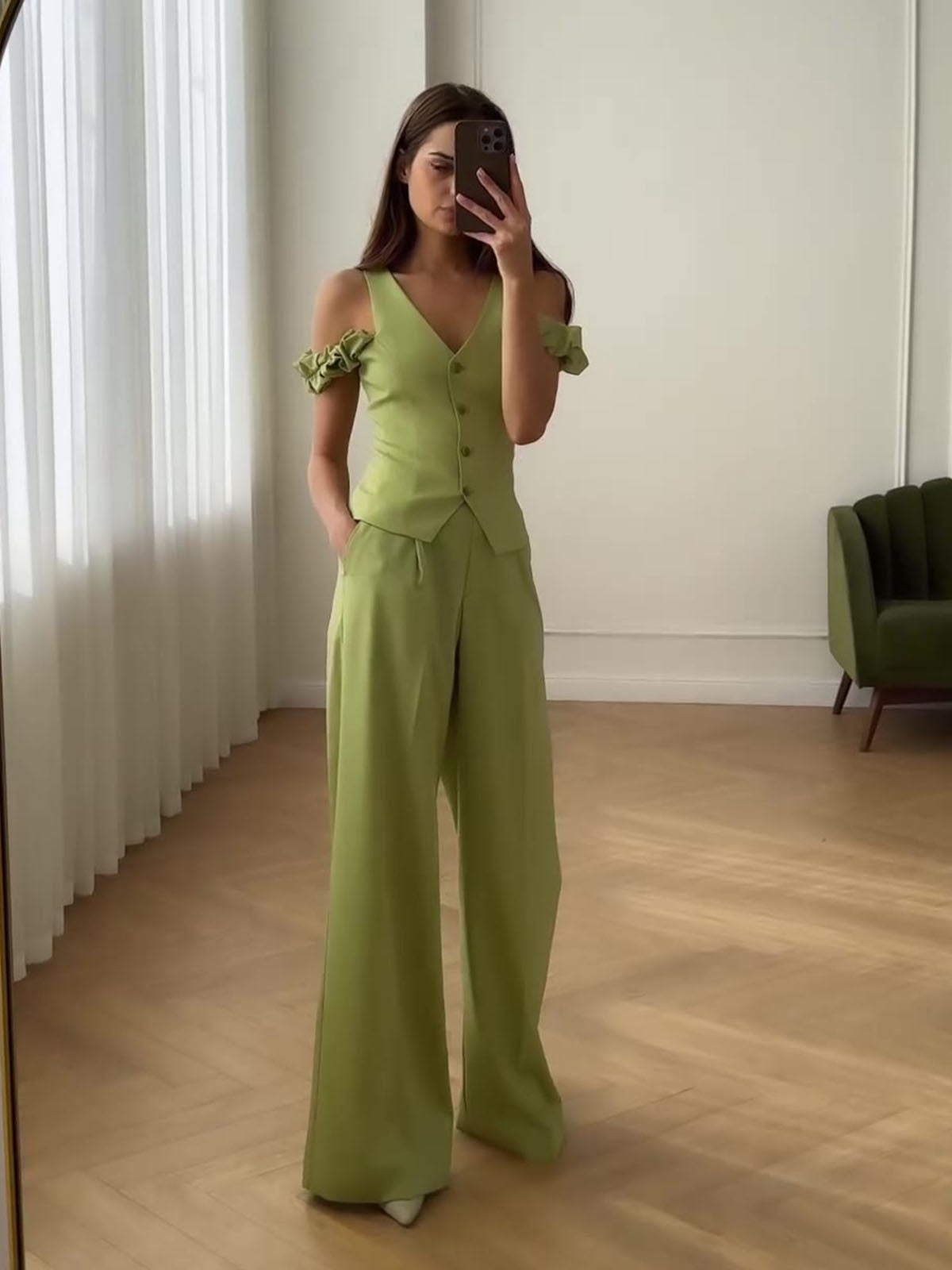 Beautifully Finished Pants in a Timeless Design